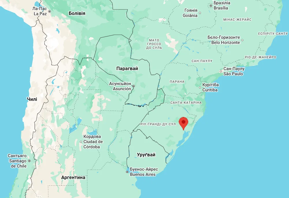 У Бразилії ураганний вітер повалив копію американської статуї Свободи: момент потрапив на відео