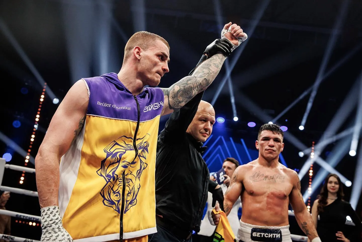 Україні "повернули" непереможного чемпіона світу з боксу, який зрадницьки втік до Росії. Фотофакт