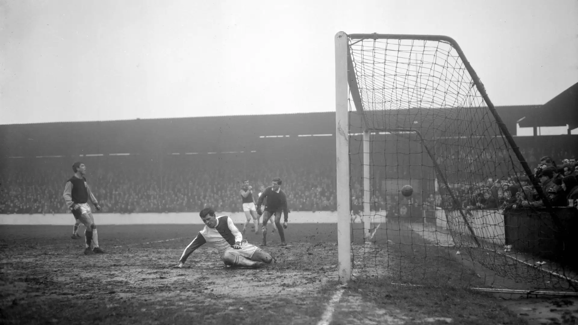 Традиція стала жертвою УЄФА. Чому в Англії вперше за всю історію скасували Boxing Day і як це руйнує футбол