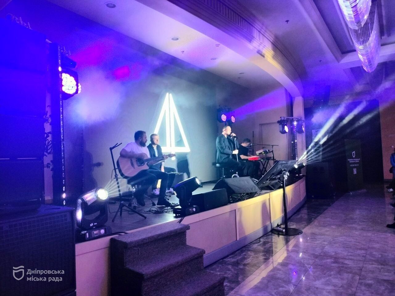 Волонтеры объединяются для помощи ВСУ: в Днепре провели масштабный форум "Волонтерский фронт"