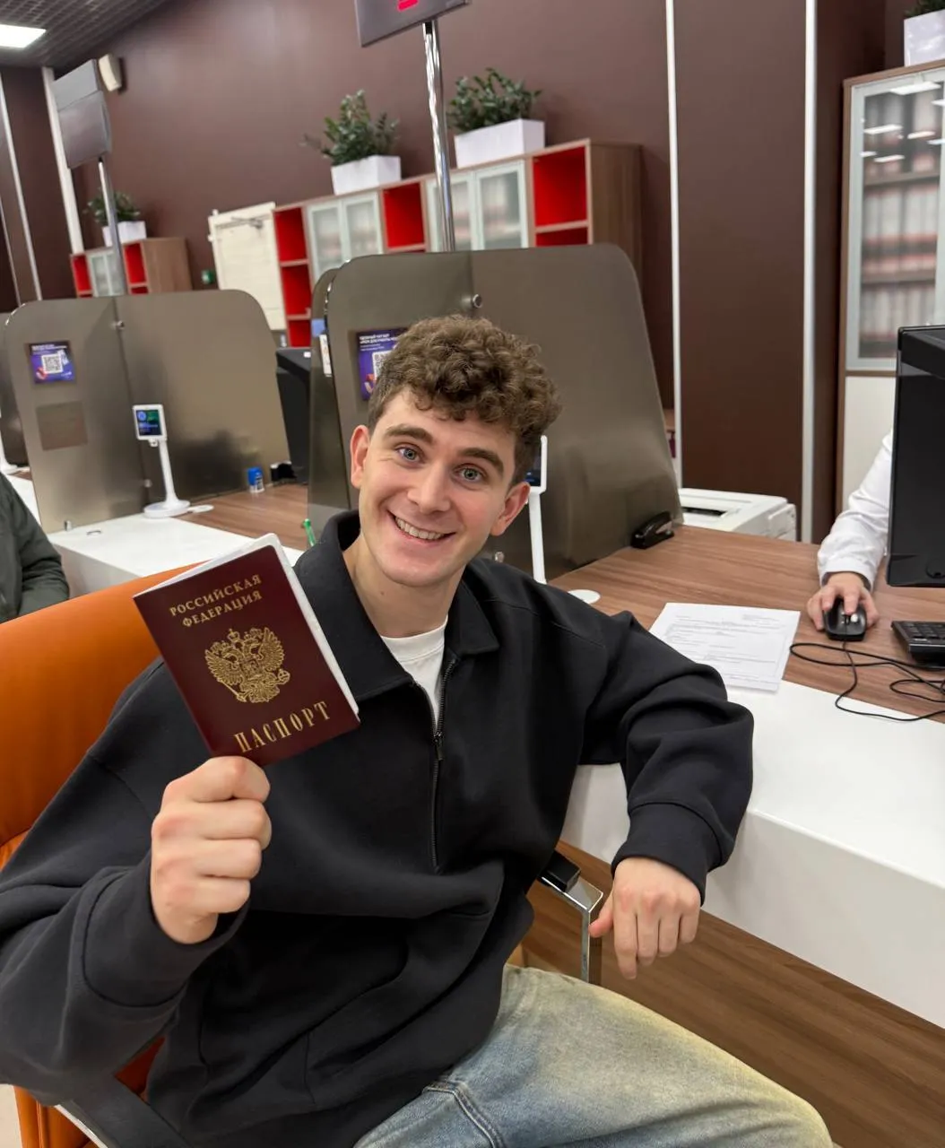 Український блогер-мільйонник отримав російський паспорт і похизувався новою квартирою в Москві