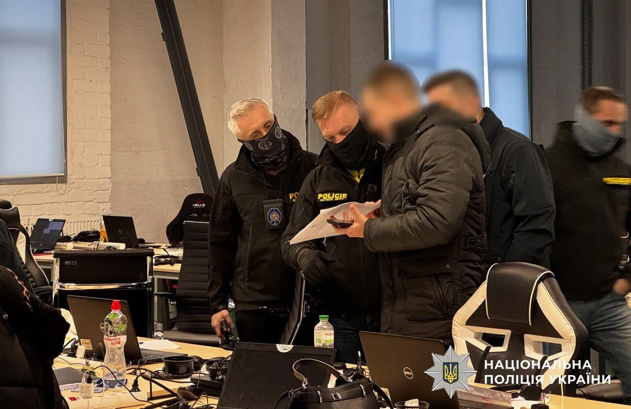 Обшуки в кол-центрі