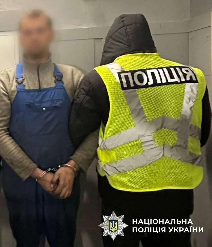 Підпалив відділення "Укрпошти", виконуючи завдання "правоохоронця": у Києві затримали зловмисника. Подробиці та фото