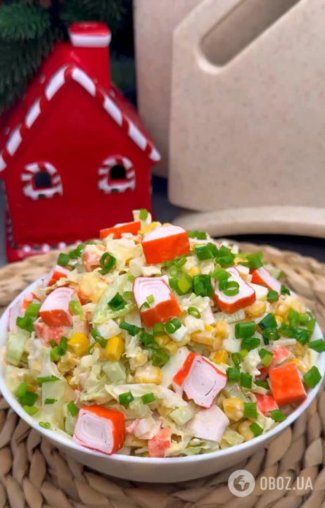 Який смачний салат приготувати з крабовими паличками: рецепт зі сметаною