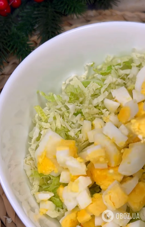 Який смачний салат приготувати з крабовими паличками: рецепт зі сметаною