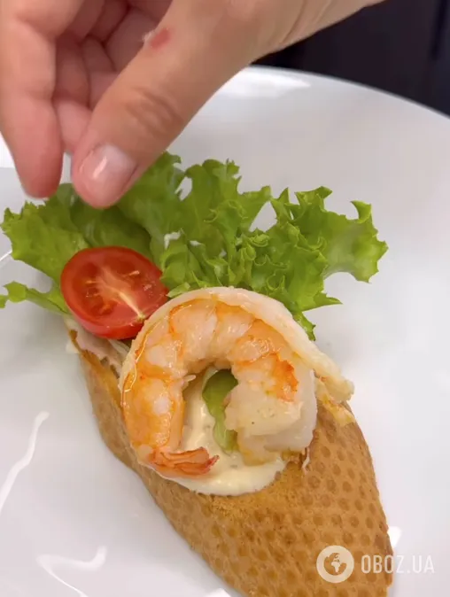Новогодние брускетты "Цезарь" за 10 минут: рецепт вкусной и легкой закуски