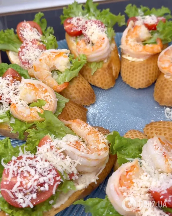 Новогодние брускетты "Цезарь" за 10 минут: рецепт вкусной и легкой закуски