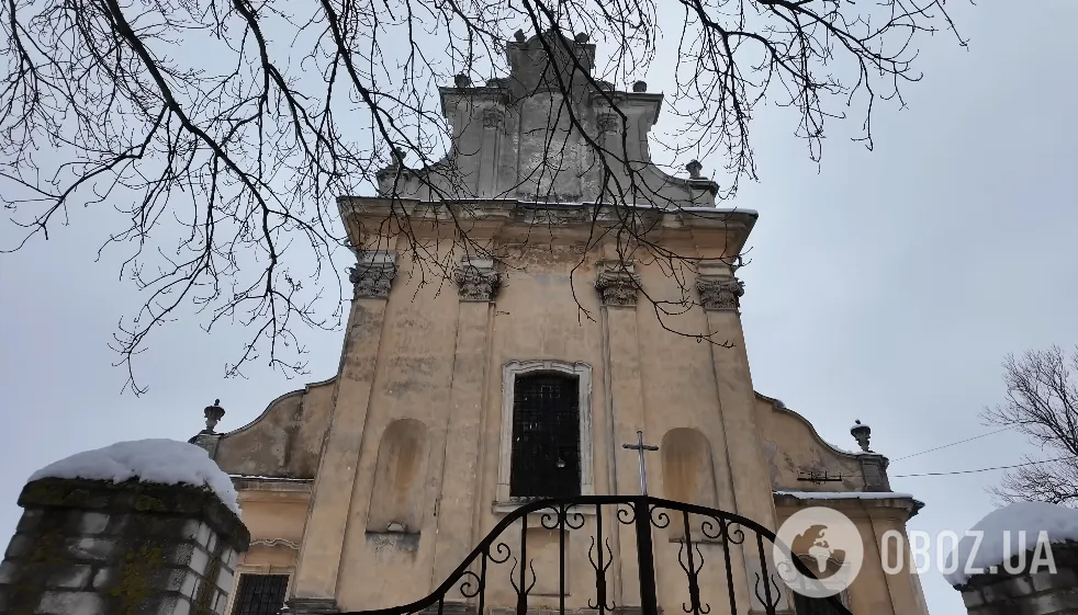 Блогер пешком отправилась из Львова в Черновцы в опасную погоду: куда она дошла за два дня и какие спрятанные "сокровища" Украины увидела