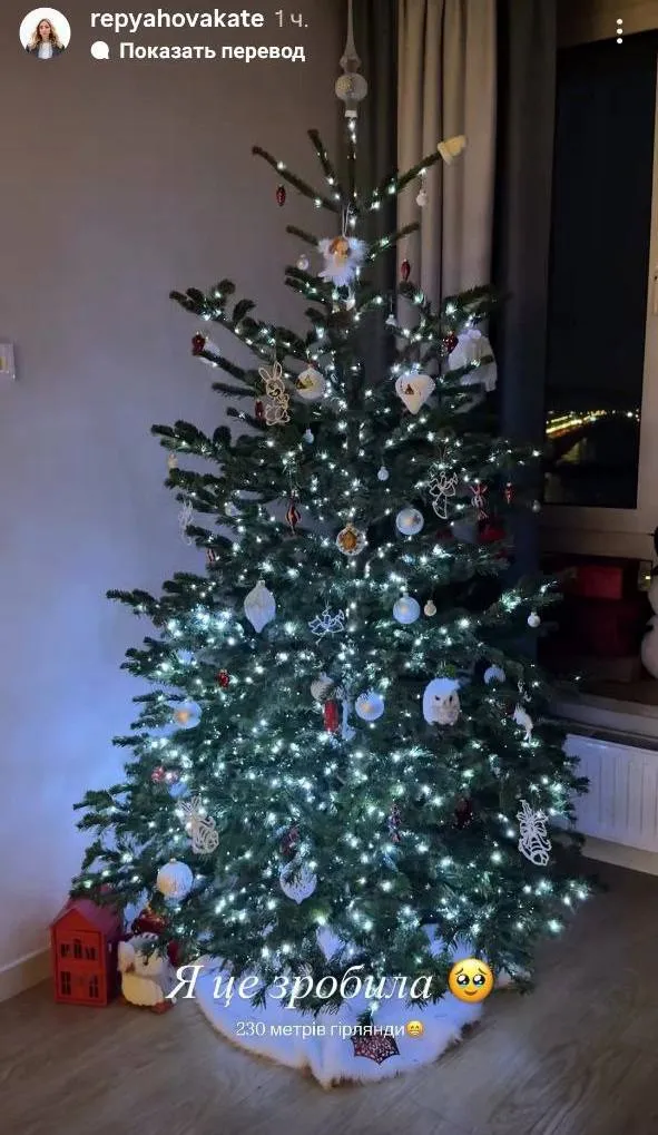 Как звезды украшают дома к праздникам: 10 фото новогодних идей, которые вдохновят каждого