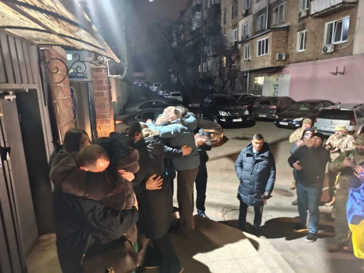 Справа "флешок ФСБ": із СІЗО випустили офіцерів УДО, від яких вимагали обмовити Порошенка