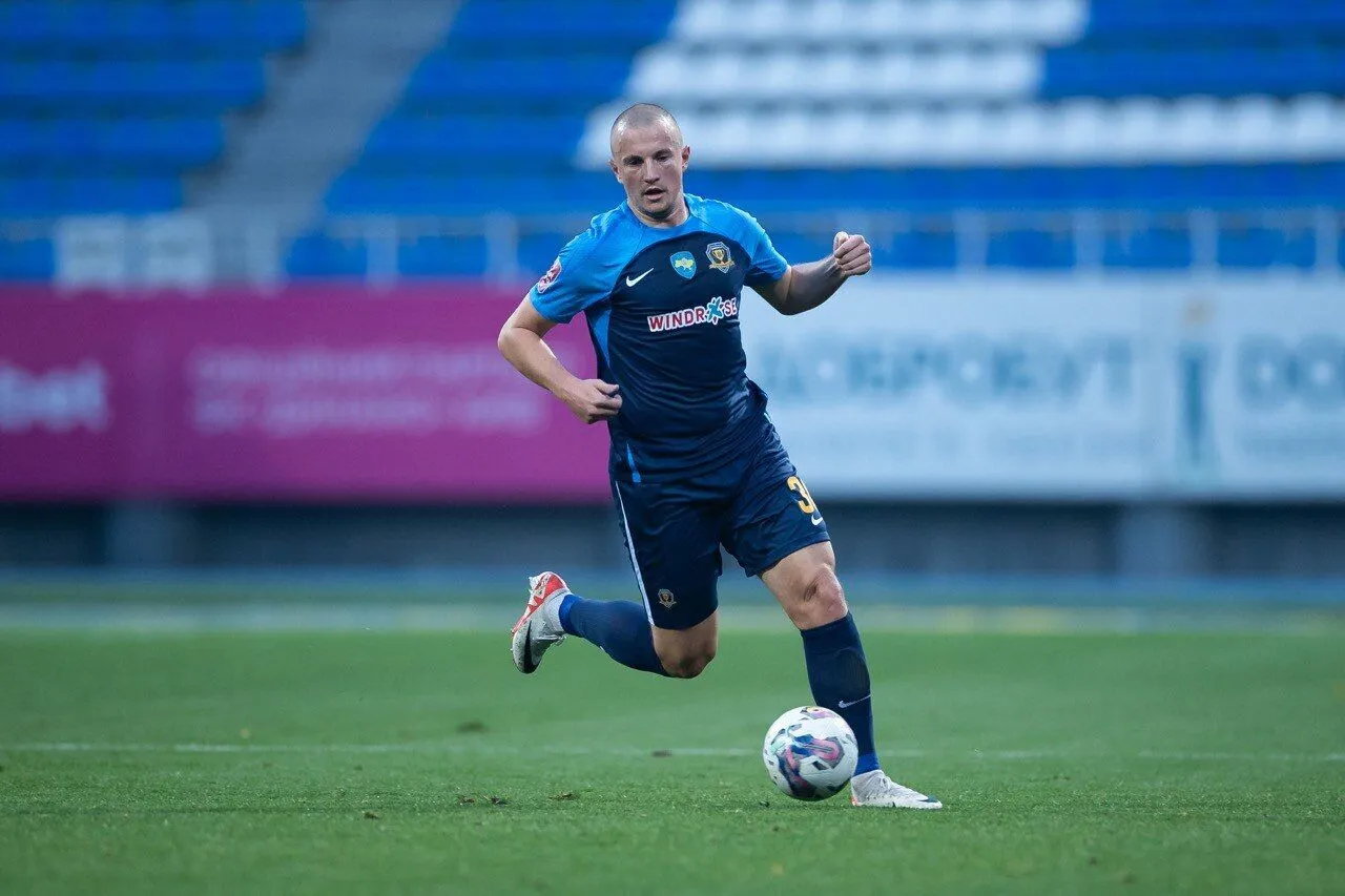 "От машины ничего не осталось": известный украинский футболист с женой и дочкой попал в страшное ДТП. Видео