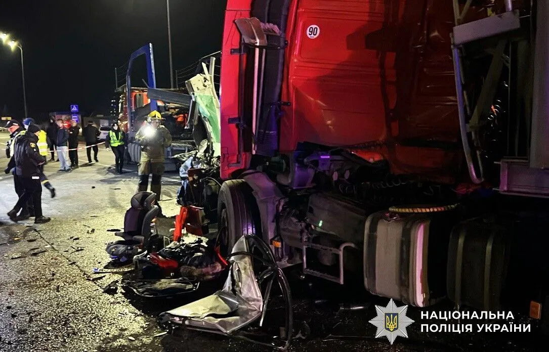 На Рівненщині сталася ДТП за участі чотирьох авто: є постраждалі. Фото