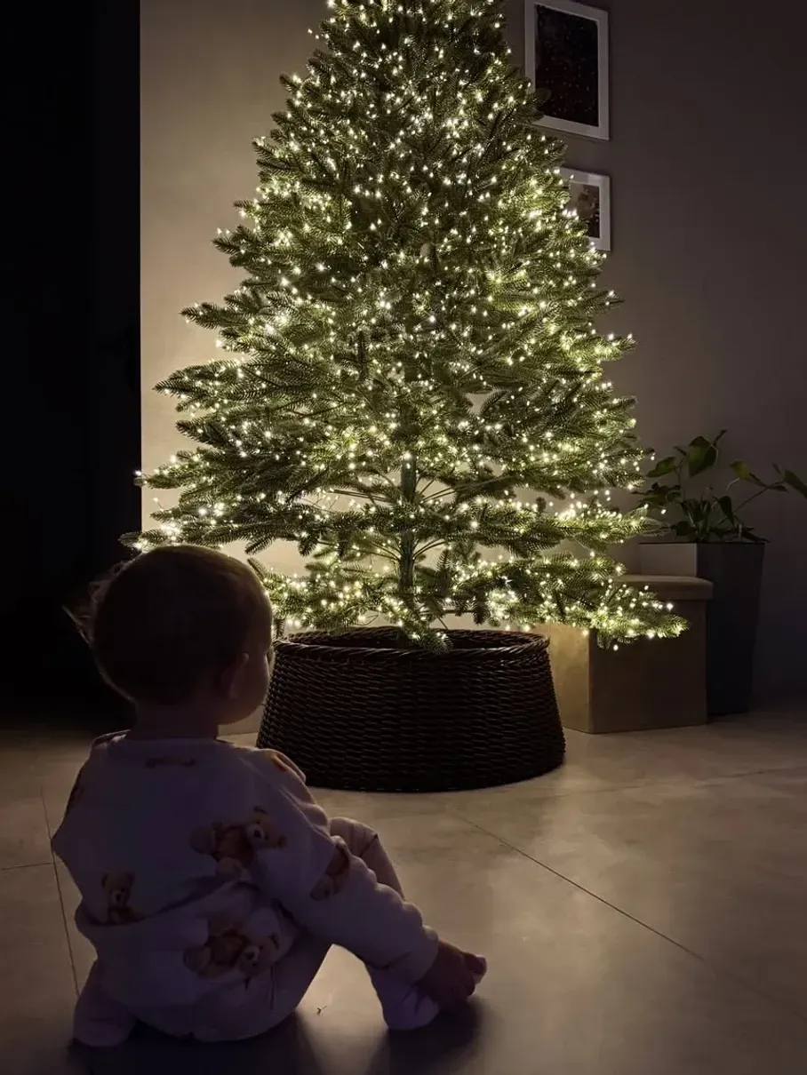 Как звезды украшают дома к праздникам: 10 фото новогодних идей, которые вдохновят каждого