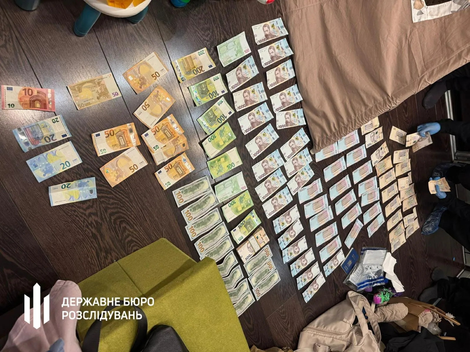 Був викритий на схемі з переправлення ухилянтів: ДБР затримало експравоохоронця з Чернівців, який переховувався від слідства