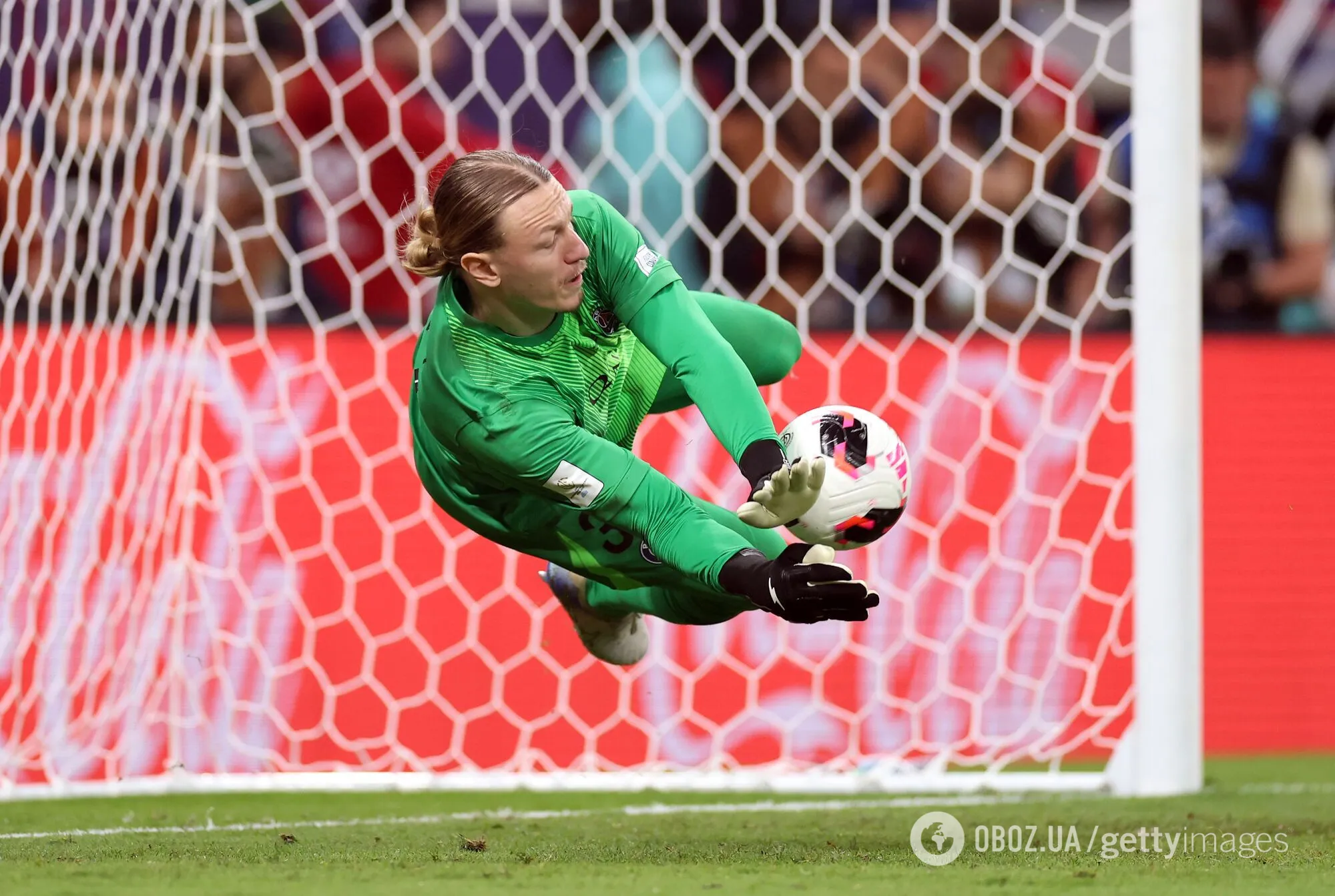 "Это карма": российский вратарь ПСЖ сломал руку, отбивая пенальти