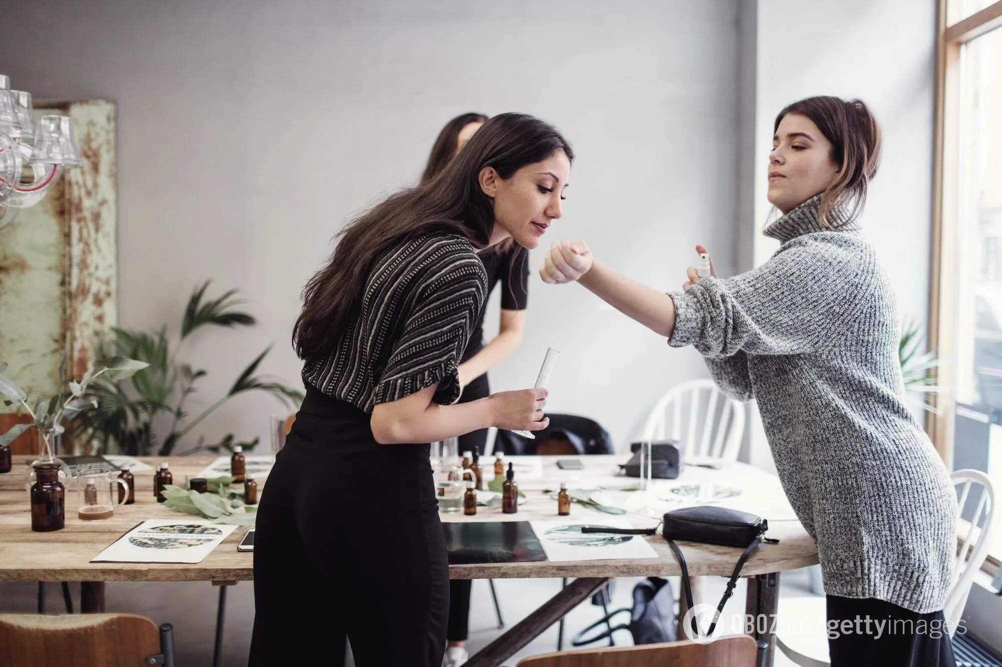 Так роблять француженки: як правильно носити парфуми