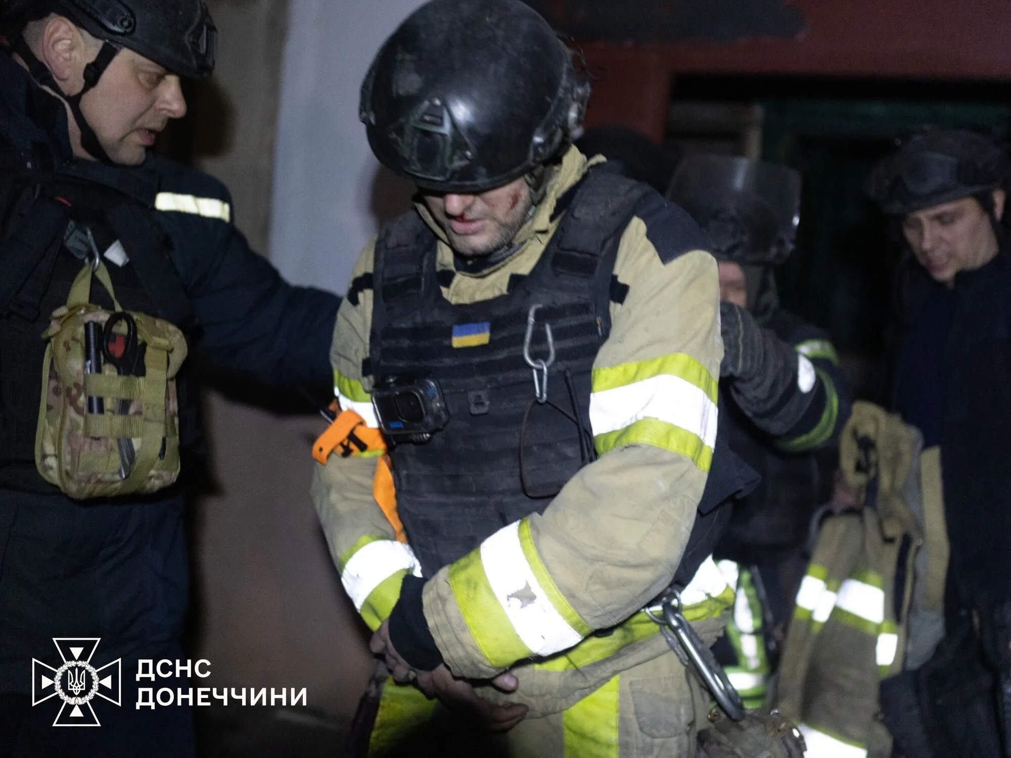 В Дружковке оккупанты атаковали FPV-дроном спасателей, когда они ехали на вызов о пожаре: есть пострадавшие. Фото