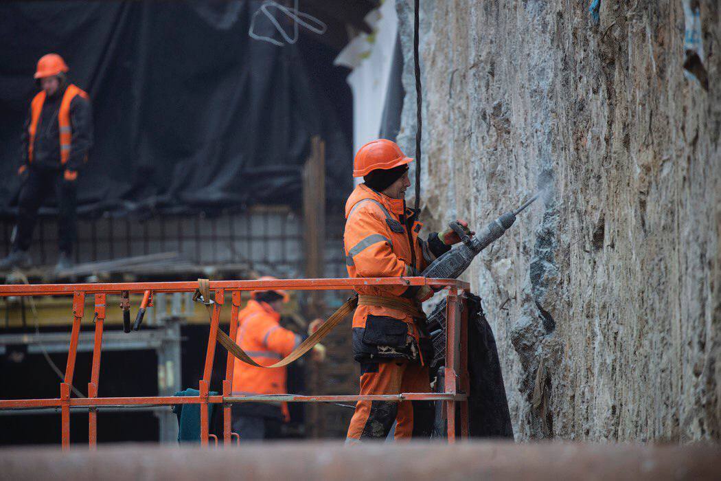 Роботи ведуться цілодобово: Кличко показав будівництво метро на Виноградар