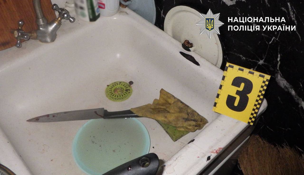 В Киеве ссора между братом и сестрой едва не закончилась жестоким убийством. Подробности и фото