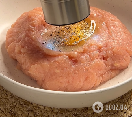 Смачні курячі котлети, які точно не розпадуться: додайте у фарш один простий інгредієнт