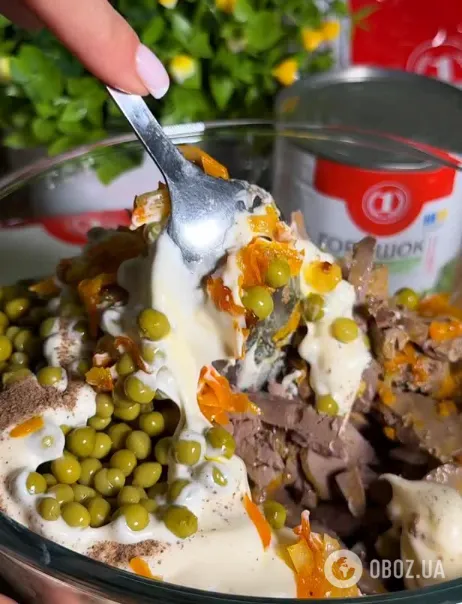 Смачний салат з печінкою і горошком: рецепт на кожен день і на свята