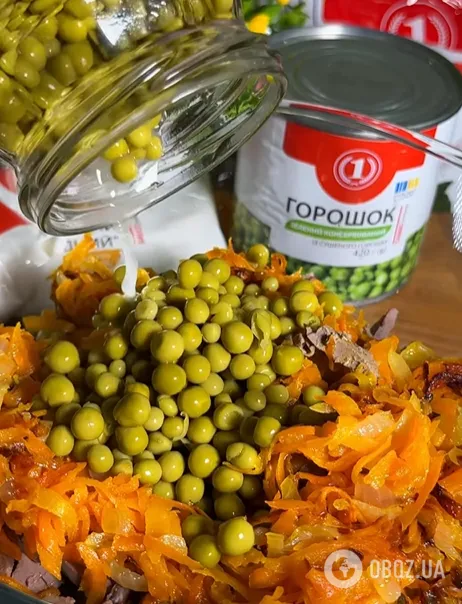 Смачний салат з печінкою і горошком: рецепт на кожен день і на свята