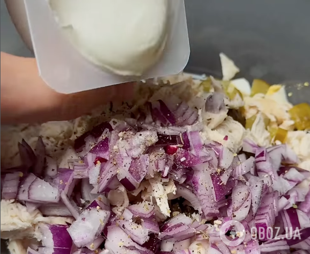 Белковый салат для новогоднего стола за 10 минут: делимся легким рецептом