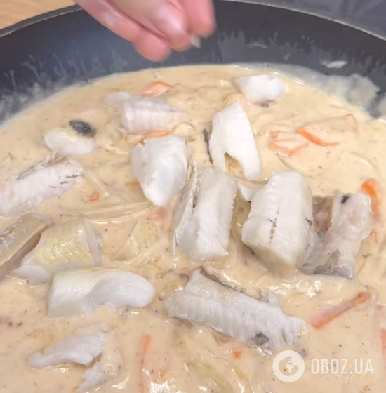 Смачний хек у сметанному соусі з овочами: рецепт ідеальної страви для обіду та вечері