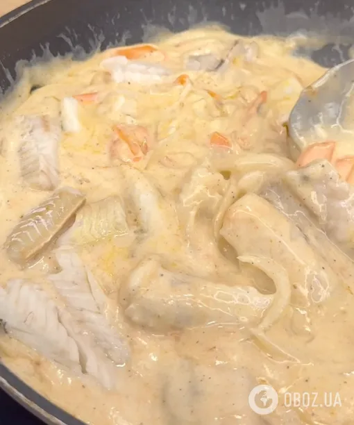 Смачний хек у сметанному соусі з овочами: рецепт ідеальної страви для обіду та вечері