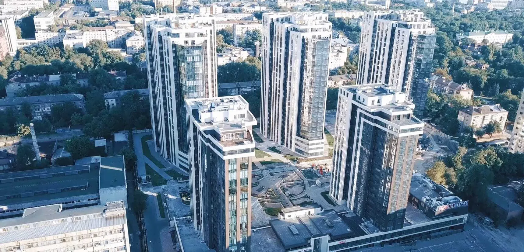 ЖК, в якому має квартири Бордун