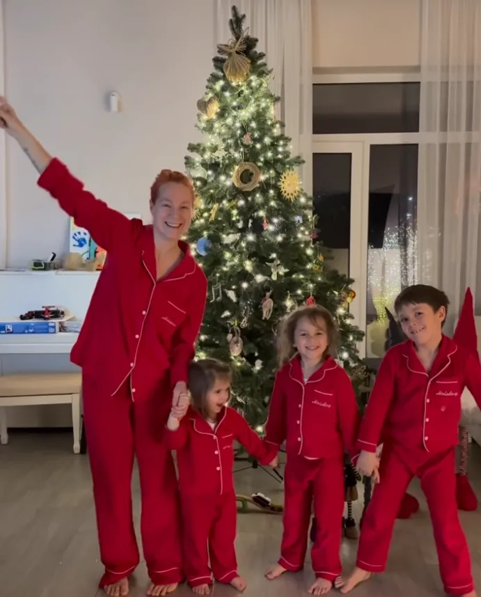 Как звезды украшают дома к праздникам: 10 фото новогодних идей, которые вдохновят каждого