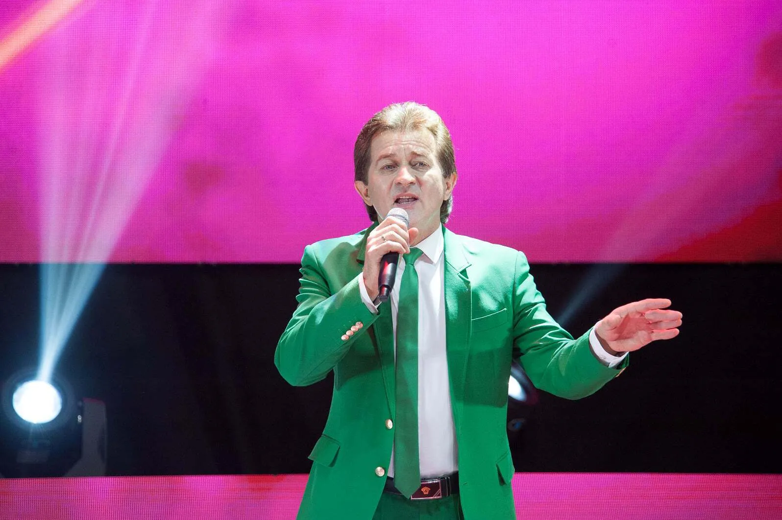 "Делают пиар на горе семьи". Народный артист пристыдил киевских звезд, которые не приехали на похороны Степана Гиги, но "скорбели" в сети