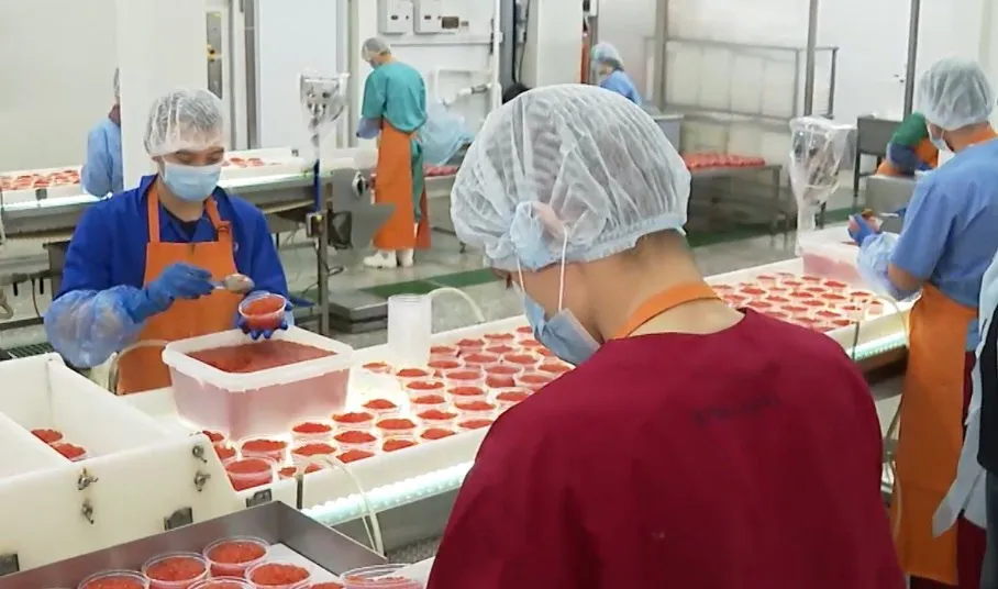 В России похвастались, что передали Трампу ящик красной икры