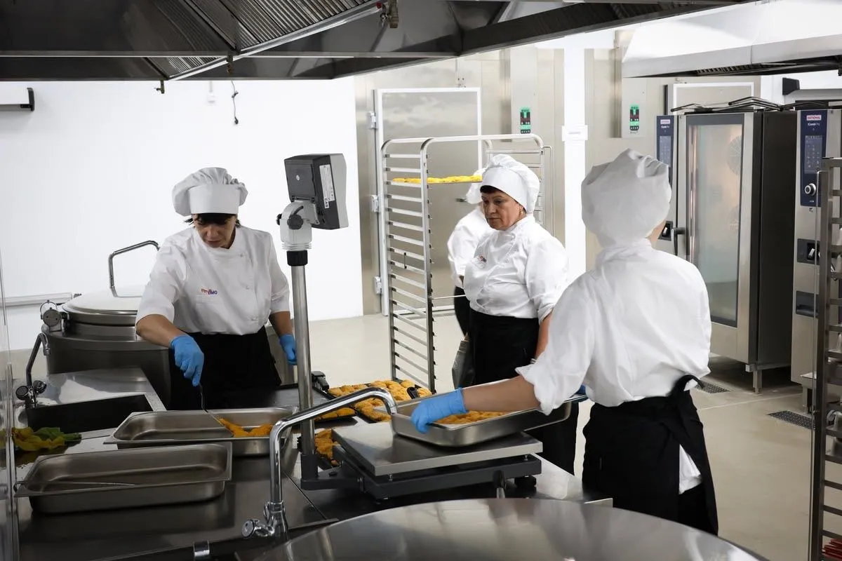 Фабрика-кухня з Бучі назвала страву, яку прибрала зі шкільного меню: діти категорично відмовлялися їсти