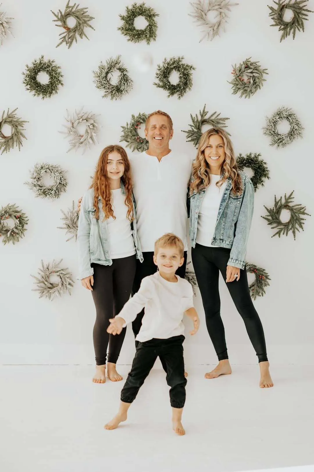 Легендарный чемпион NASCAR погиб вместе с женой и детьми, разбившись в авиакатастрофе. Видео