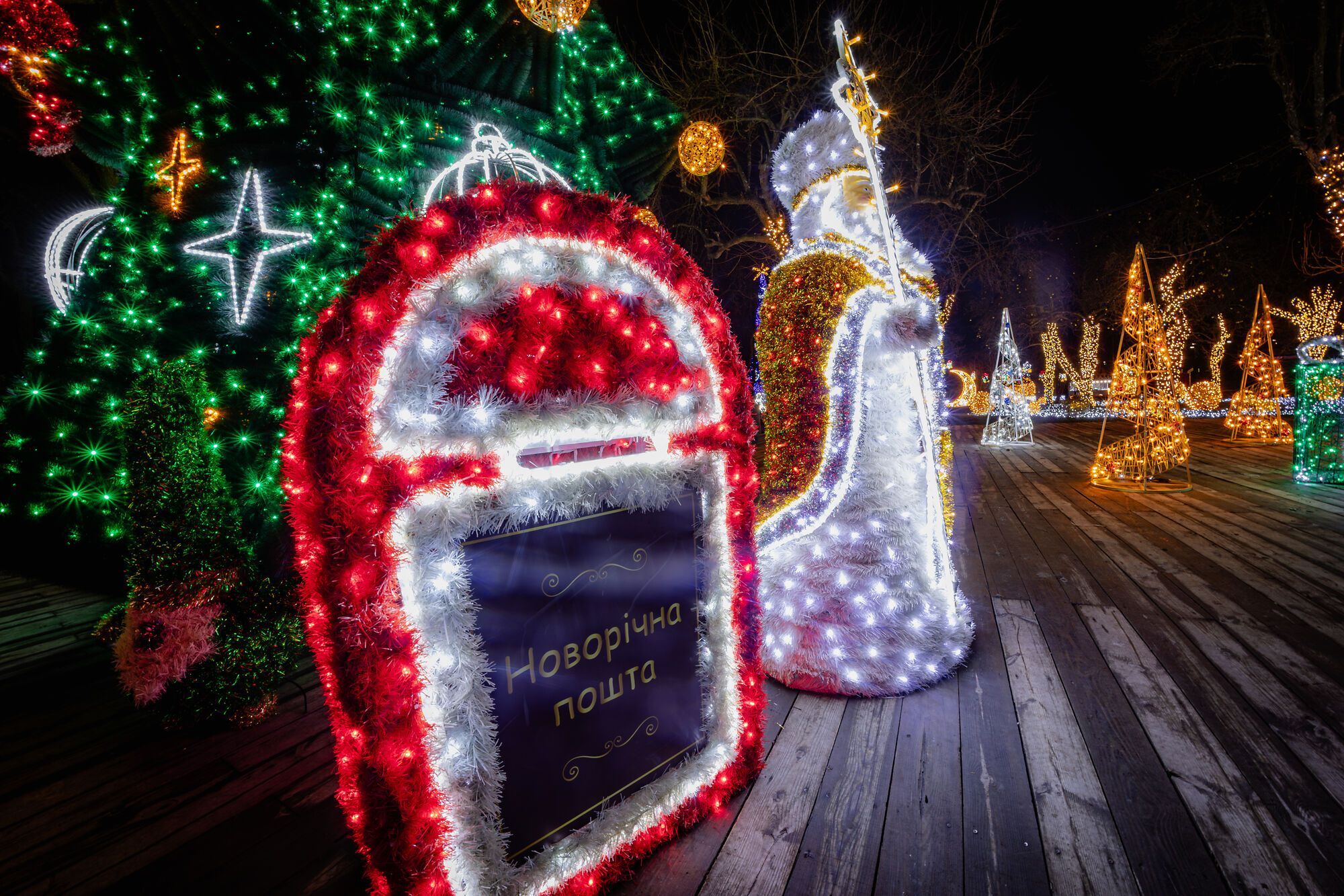 Самый большой каток, резиденция Санты и световые инсталляции: чем удивит "Зимняя страна" на ВДНХ в Киеве