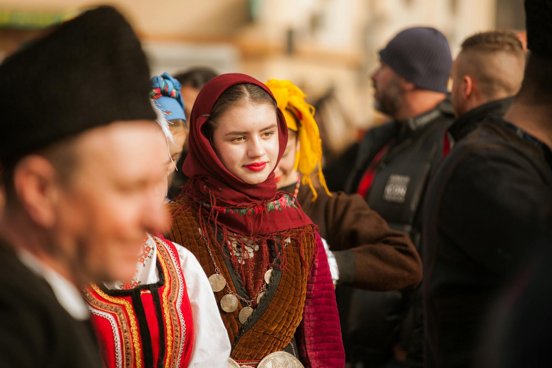 Колядки "с перчинкой" для взрослых: смешные и оригинальные