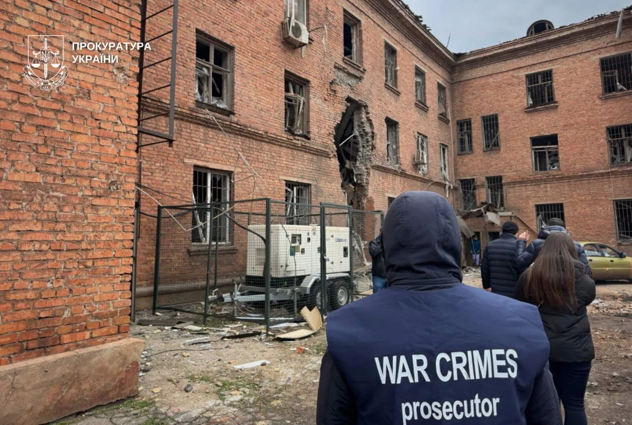 У Кривому Розі через ворожу атаку сталися пожежі: постраждали четверо людей. Фото