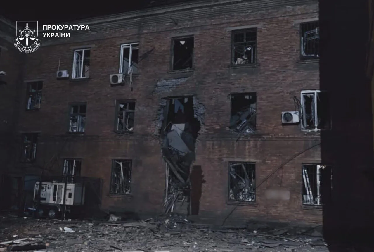 У Кривому Розі через ворожу атаку сталися пожежі: постраждали четверо людей. Фото