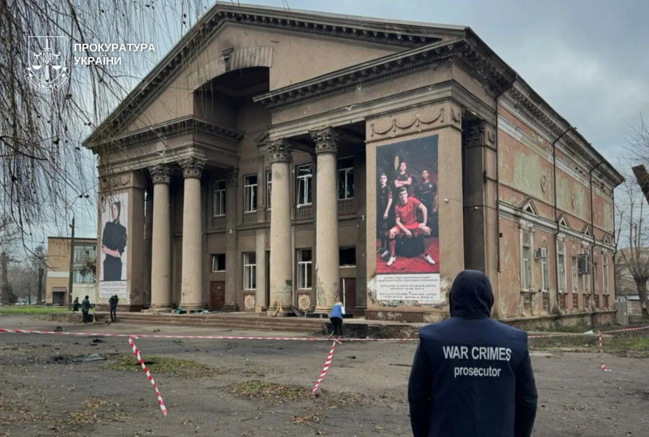 У Кривому Розі через ворожу атаку сталися пожежі: постраждали четверо людей. Фото