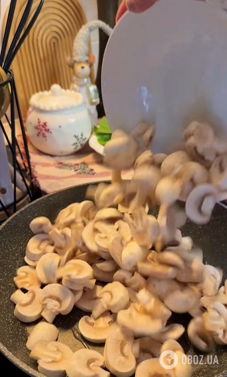 Сытная запеканка с грибами и курицей на обед: как приготовить