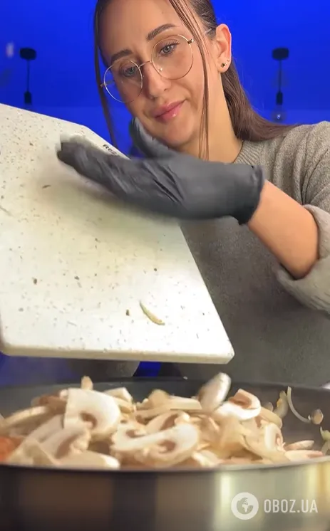 Сочная тушеная свинина на сковородке: рецепт для сытного ужина: