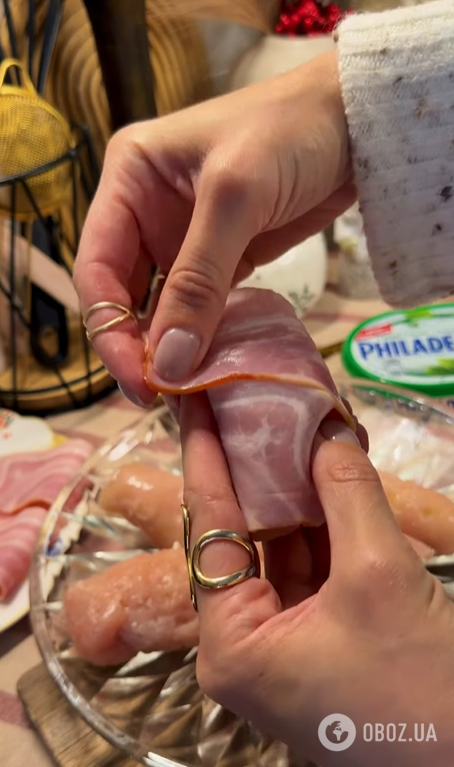Сочные куриные рулетики в беконе: как приготовить