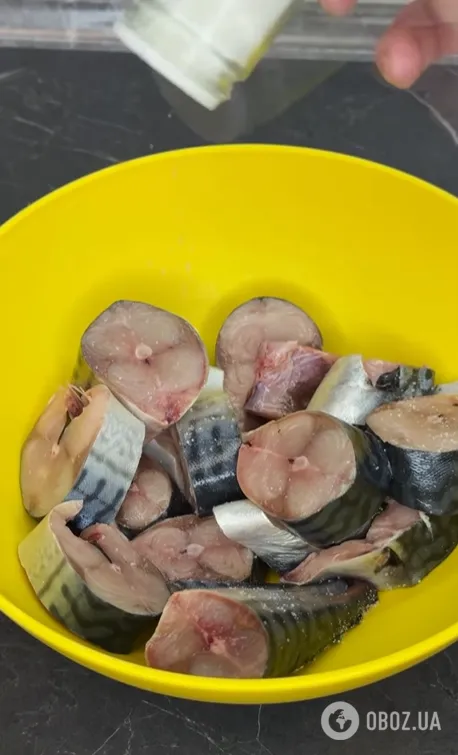 Як смачно запекти скумбрію: знадобиться мінімум простих інгредієнтів