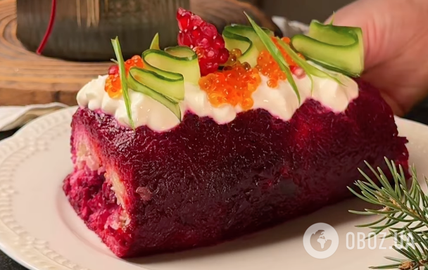 "Шуба-рулет" для новогоднего стола: самый легкий рецепт привычного блюда по-новому