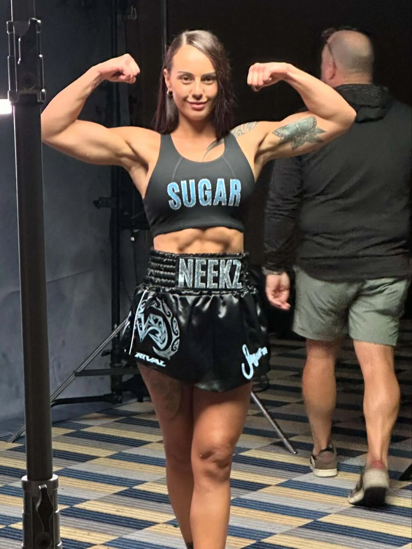 Абсолютная чемпионка мира по боксу разделась до прозрачного белья на взвешивании перед боем. Видео