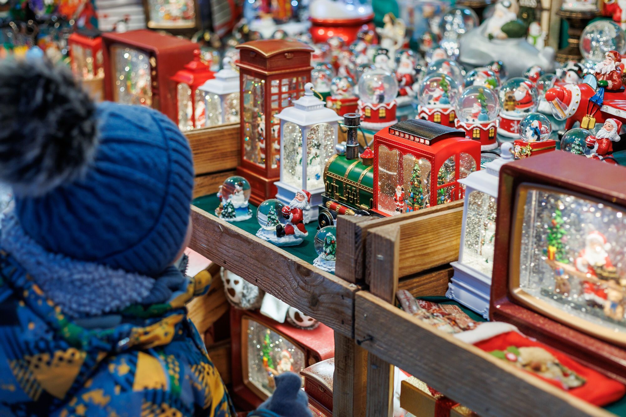 Самый большой каток, резиденция Санты и световые инсталляции: чем удивит "Зимняя страна" на ВДНХ в Киеве