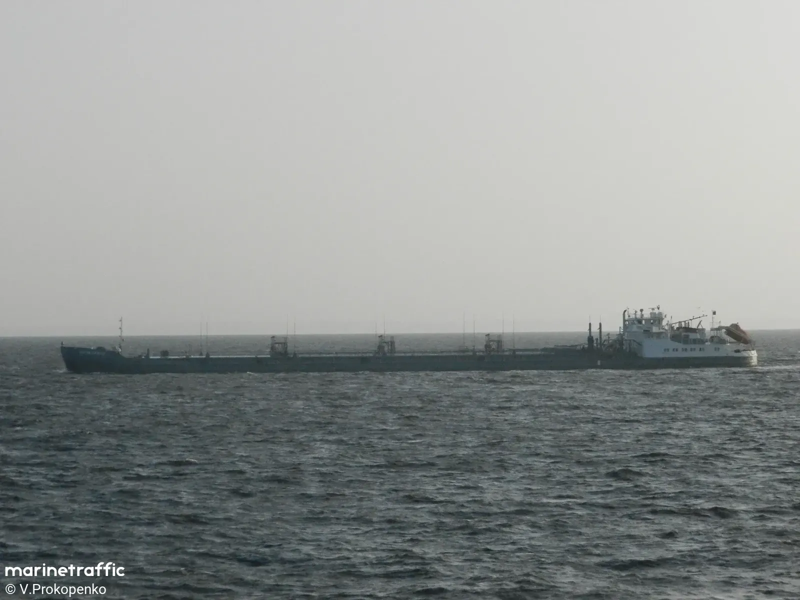 "Валерий Горчаков" попал под удар: что известно о танкере "теневого" флота России, пораженном в Ростове. Фото и видео