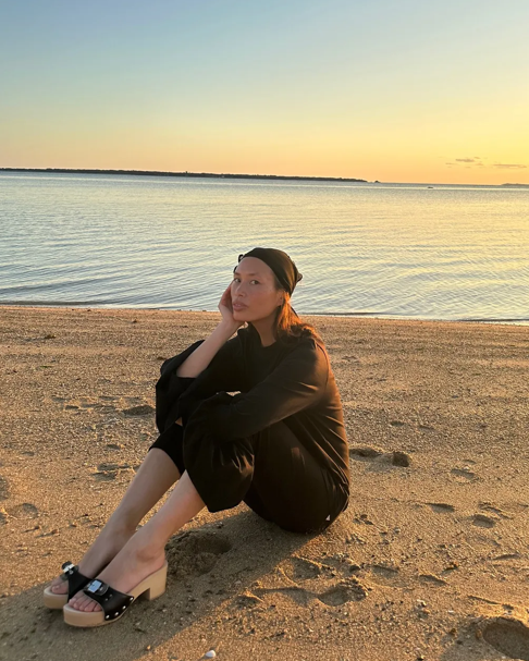 Забудьте о туфлях-лодочках! 7 "уродливых" трендов обуви, которые вы будете носить в 2026 году