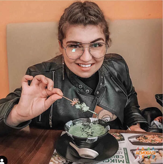 Українська співачка, яка важить 130 кг, розповіла про "пекельну" роботу в Дубаї та як її змусили схуднути на 33 кг за три місяці